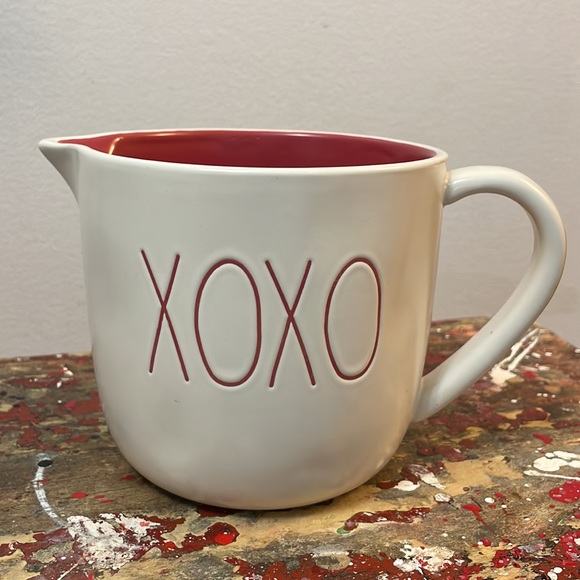 Never Used Rae Dunn XOXO Measuring Cup - Picture 1 of 12